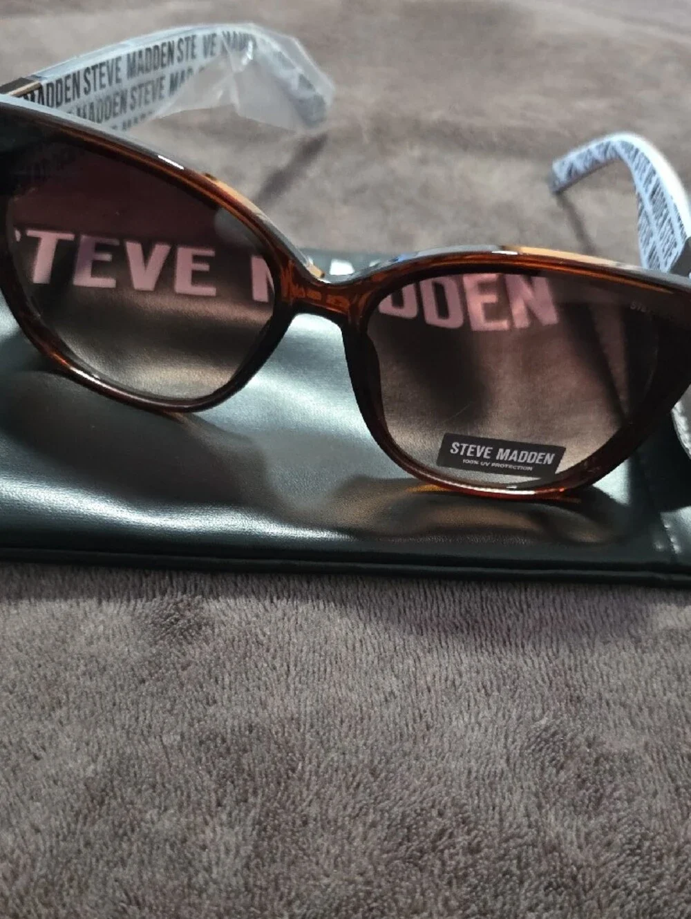 Steve Madden Shelbea Sunglasses NWT W/ Case & Cleansing Cloth